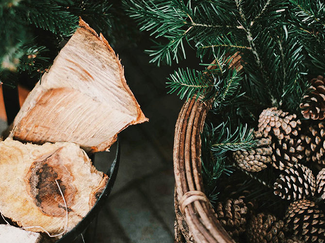 5 Homemade Festive Fragrances for Your Bedroom