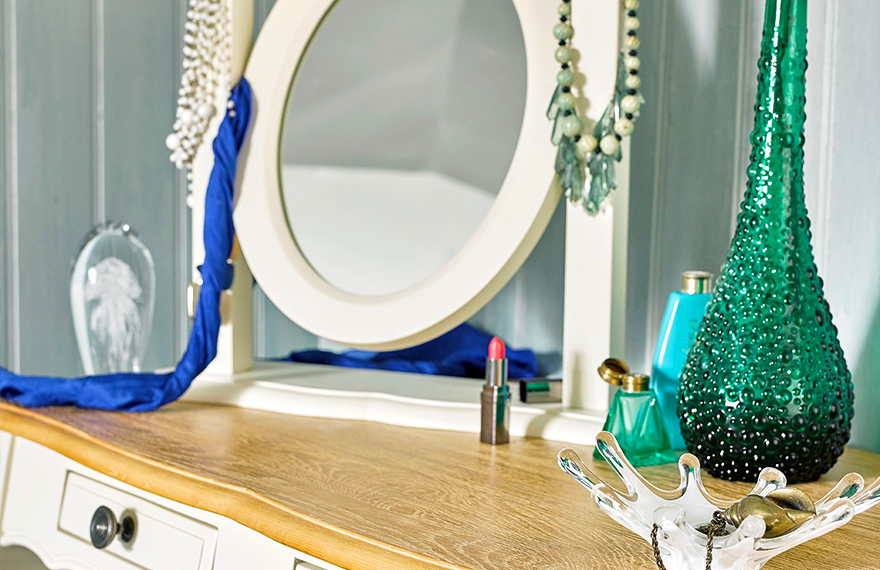 Choosing a Dressing Table Mirror Choosing a Dressing Table Mirror